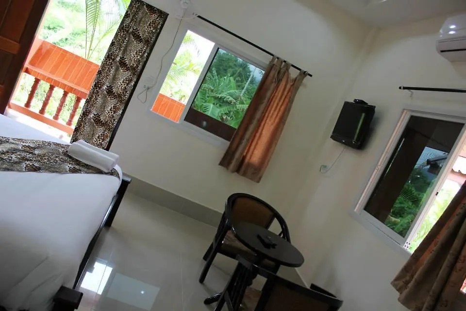 Baan Mek Lom Hotel Khao Lak Guest house