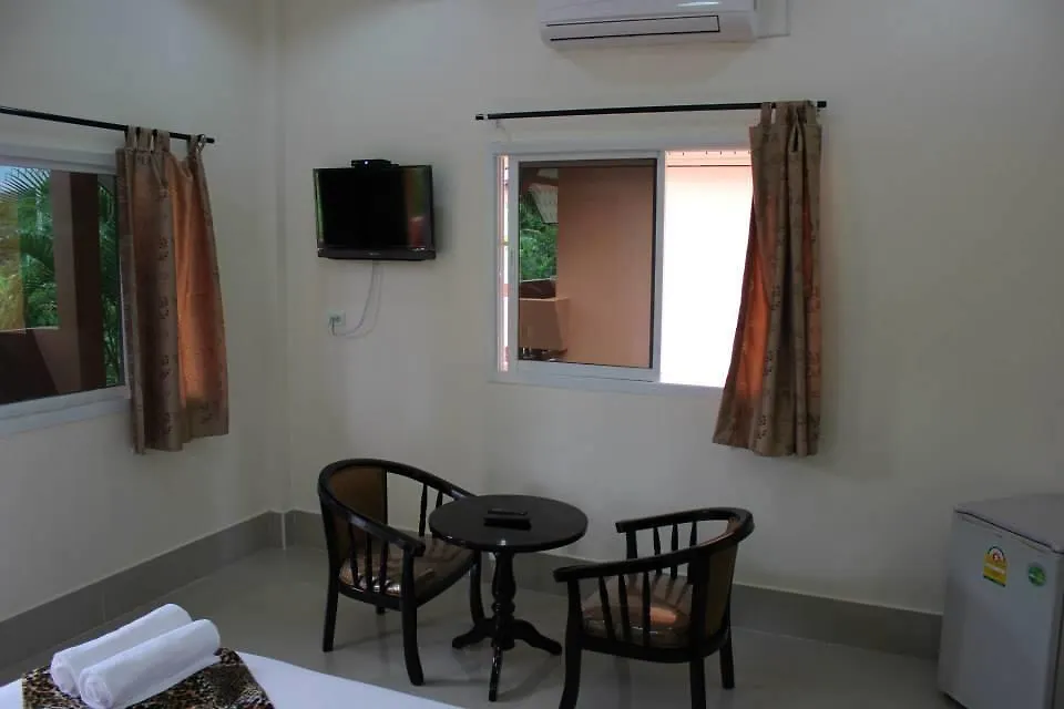 Baan Mek Lom Hotel Khao Lak 2*,